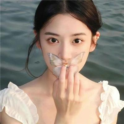 假冒女团 海报